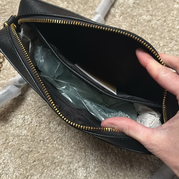 SOLD just after offer sent - no longer available Michael Kors Jet Set Crossbody - Picture 4 of 6